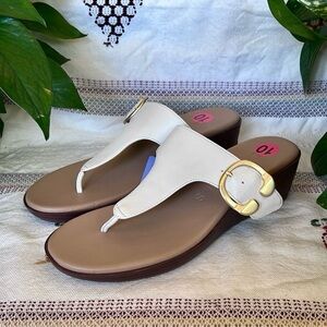 NEW Aerosoles Izola Thong Wedge Adjustable Buckle Strap Women’s Sandals, Size 10